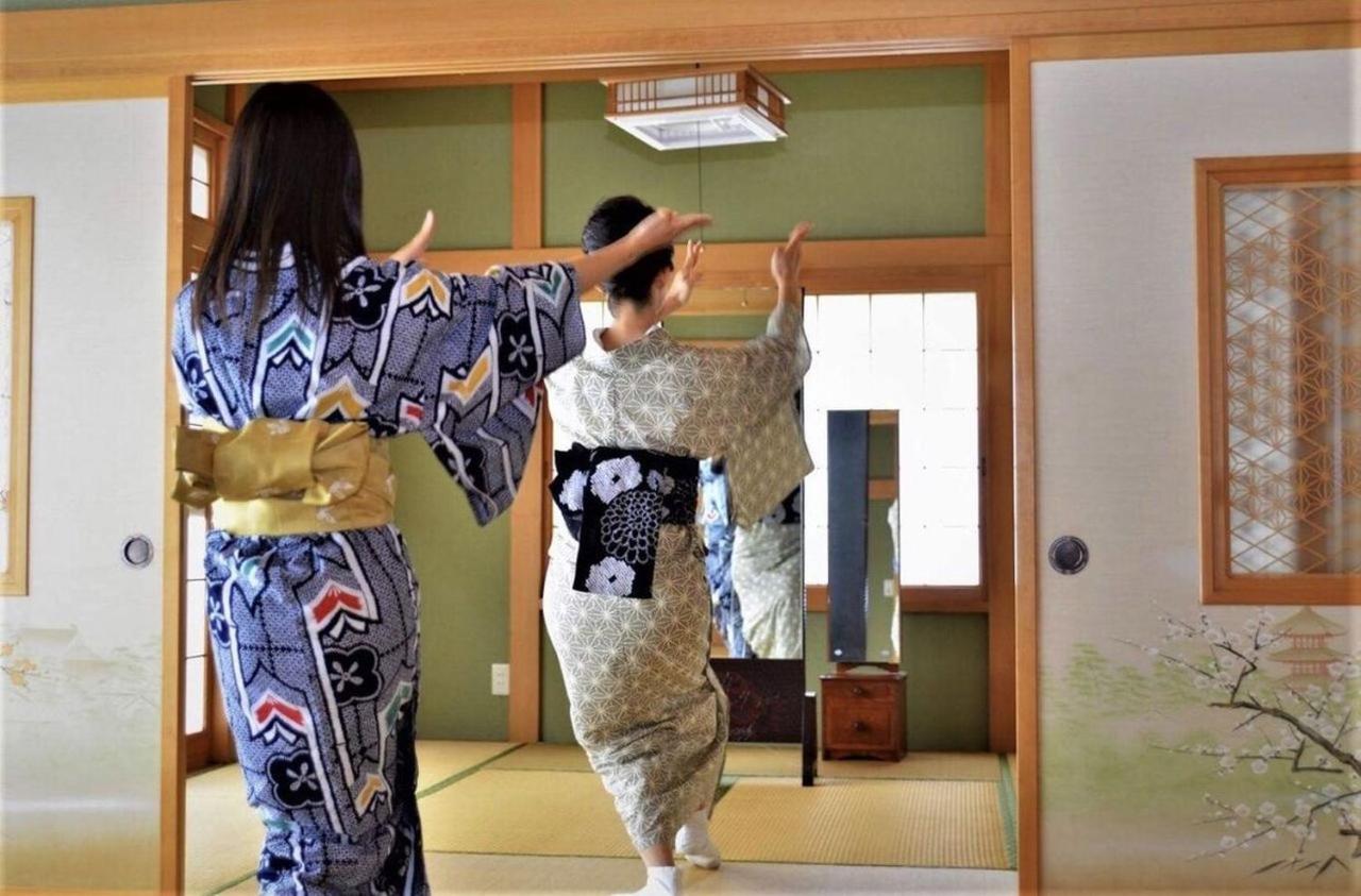 青森伝統芸能を楽しめる繭子の宿 하치노헤 외부 사진