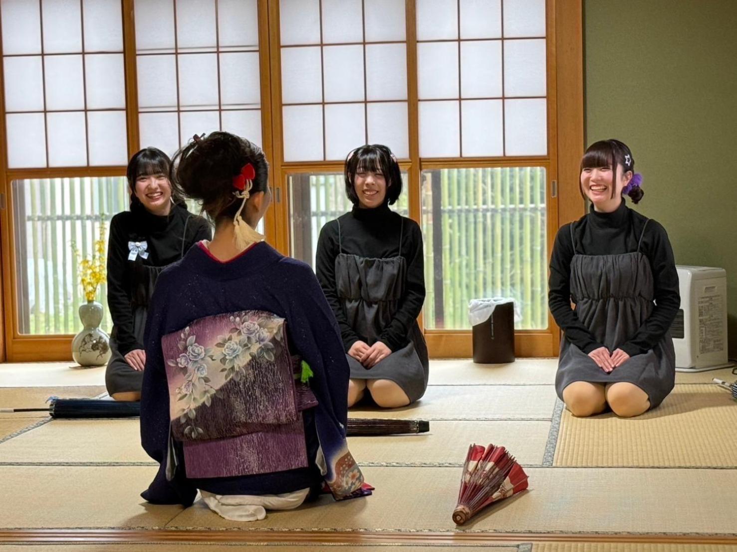 青森伝統芸能を楽しめる繭子の宿 하치노헤 외부 사진
